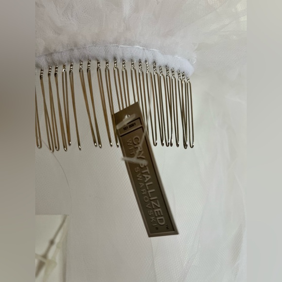 NWT- David’s Bridal Two-Tiered Fingertip Length Wedding Veil - Picture 6 of 8